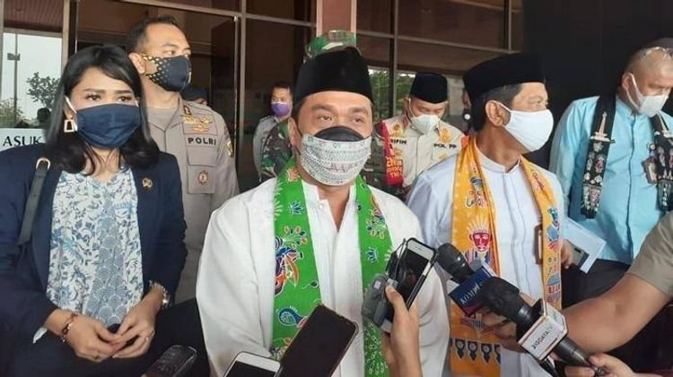 Wagub DKI Jakarta, Ahmad Riza Patria (tengah)