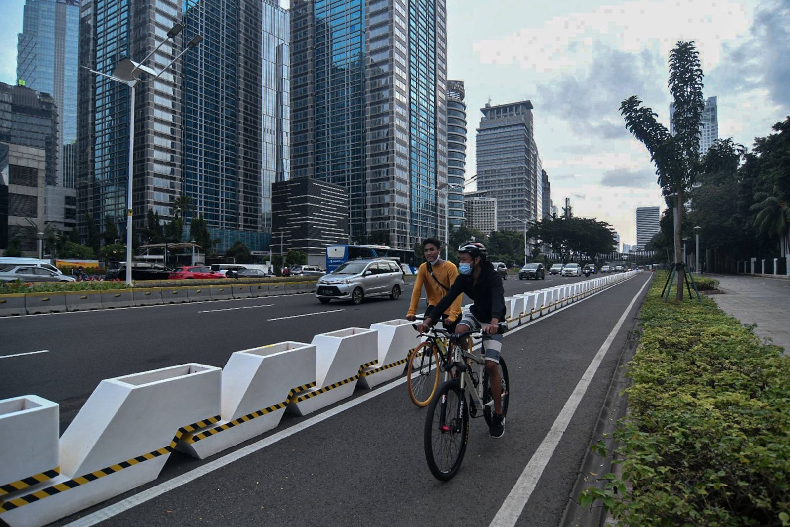 Ditlantas Polda Metro Jaya saat ini memperbolehkan pesepeda melintas di Jalan Sudirman-Thamrin. Kebijakan itu mulai berlaku Sabtu (16/10). (Foto: Dok Net/ Istimewa).