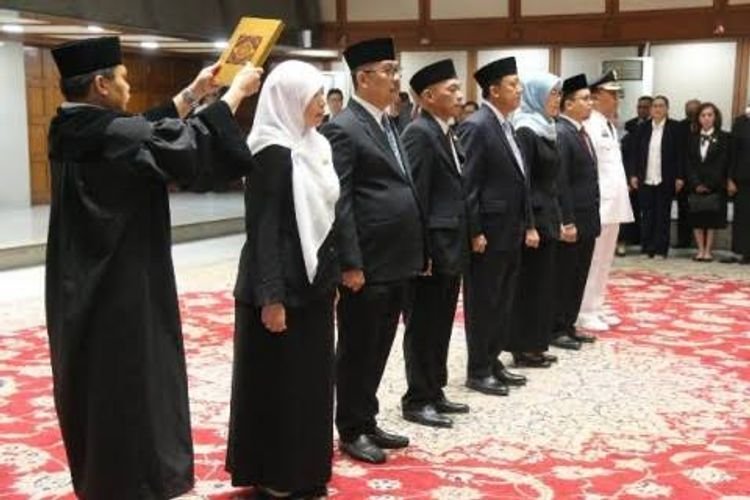Tujuh pejabat baru Pemprov DKI diambil sumpah di Balai Kota
