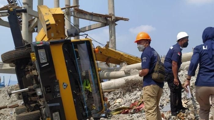 Polres Depok pun menetapkan satu orang tersangka dalam kasus crane yang jatuh di Jalan Mawar, Depok. (Foto: Dok Net/ Istimewa).