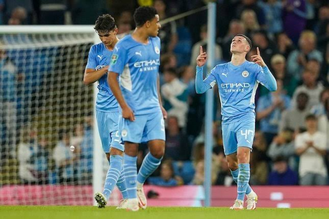 Manchester City Menggilas Burnley 2-0