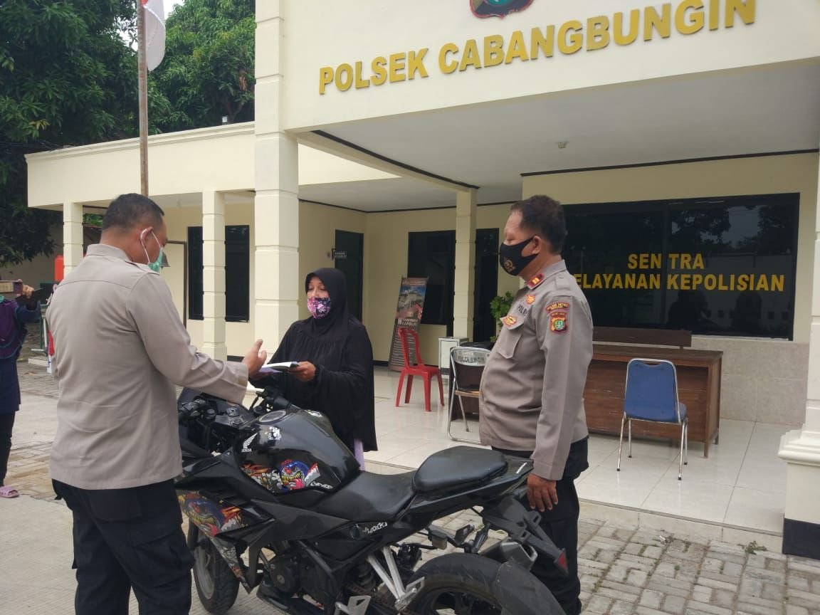 Kepolisian mengembalikan motor sport curian kepada pemiliknya.