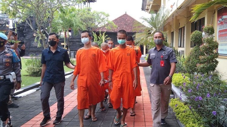 Tersangka kasus narkoba saat rilis di Mapolresta Denpasar
