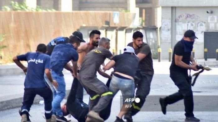 Beirut makin mencengkam saat setelah terjadi penembakan para pendukung Hizbullah dan Gerakan Amal menggelar protes di dekat Istana Kehakiman di kota itu. (Foto: Dok Net/ Istimewa).