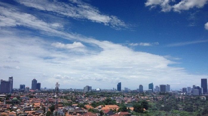Badan Meteorologi Klimatologi dan Geofisika (BMKG) memperkirakan untuk wilayah di Ibu Kota DKI Jakarta cerah berawan. (Foto: Dok Net/ Istimewa).