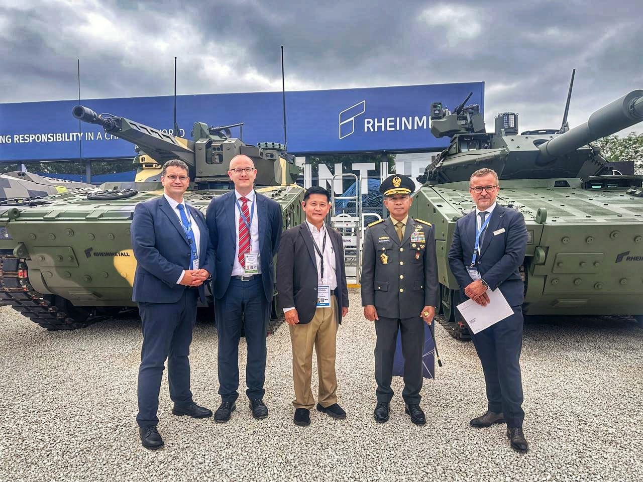 Panglima TNI Jenderal TNI Agus Subiyanto berkesempatan memenuhi undangan Panglima Angkatan Bersenjata Perancis General Thierry Burkhard menghadiri pameran Eurosatory 2024.