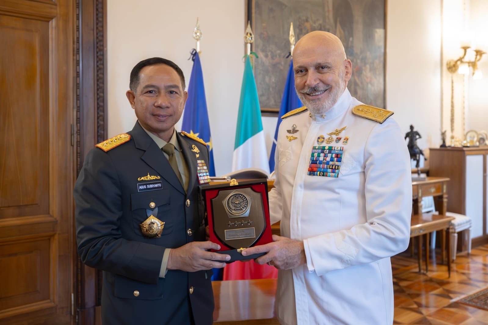 Panglima TNI Jenderal TNI Agus Subiyanto melaksanakan kunjungan ke Italia dalam rangka pertemuan bilateral dengan Kepala Staf Pertahanan Italia