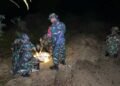 Prajurit Satgas Yonarmed 11 Kostrad Pos Labang Gagalkan Penyelundupan Miras dan Kosmetik Ilegal Asal Malaysia