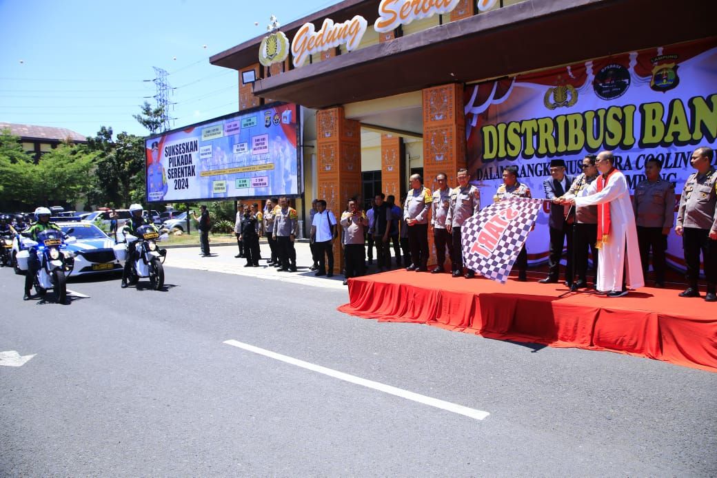 Operasi Nusantara Cooling System (NCS) Polri menggelar silaturahmi kebangsaan dan bakti sosial berupa pembagian 5.000 paket sembako