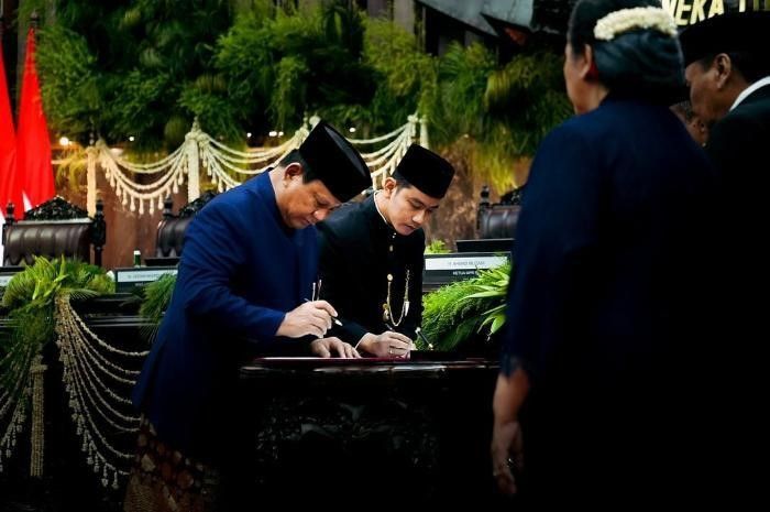 Potret Presiden RI Prabowo Subianto dan Wakil Presiden RI Gibran Fufufafa.