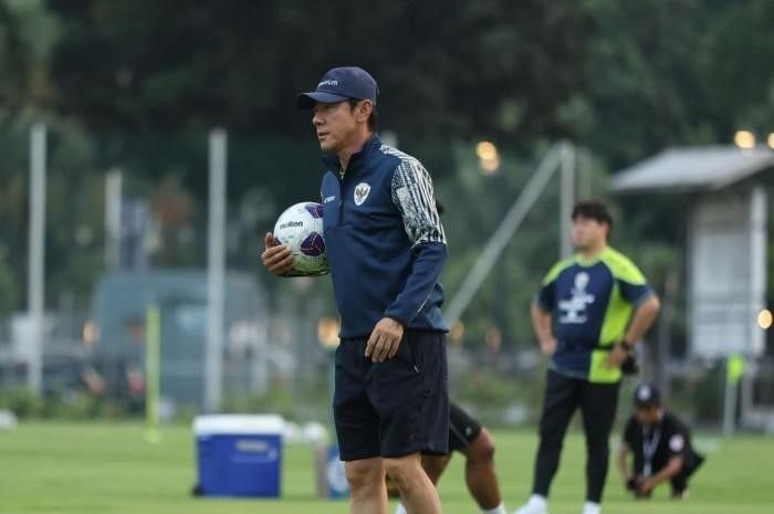 Pelatih Timnas Indonesia, Shin Tae-yong yang memberikan sinyal adanya penambahan pemain di daftar skuad Tim Garuda jelang laga kontra Jepang.