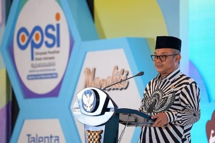 Potret Menteri Pendidikan Dasar dan Menengah (Mendikdasmen) Abdul Mukti yang membocorkan terkait kurikulum deep learning, berikut ini ulasan selengkapnya.