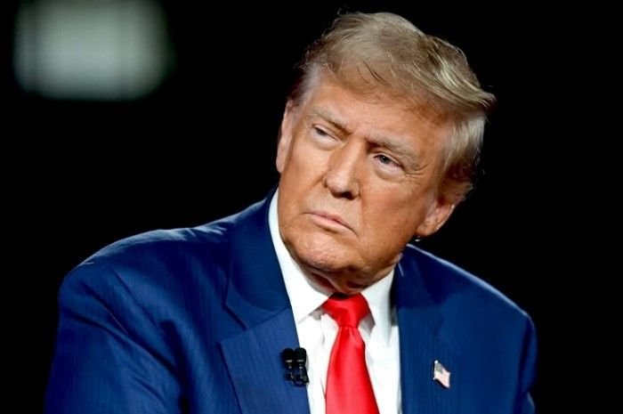 Donald Trump mengunjungi lokasi kebakaran Los Angeles