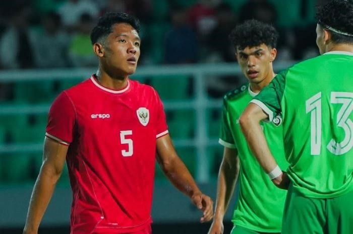 Potret laga Timnas Indonesia vs Suriah di ajang Mandiri U-20 Challenge Series 2025.