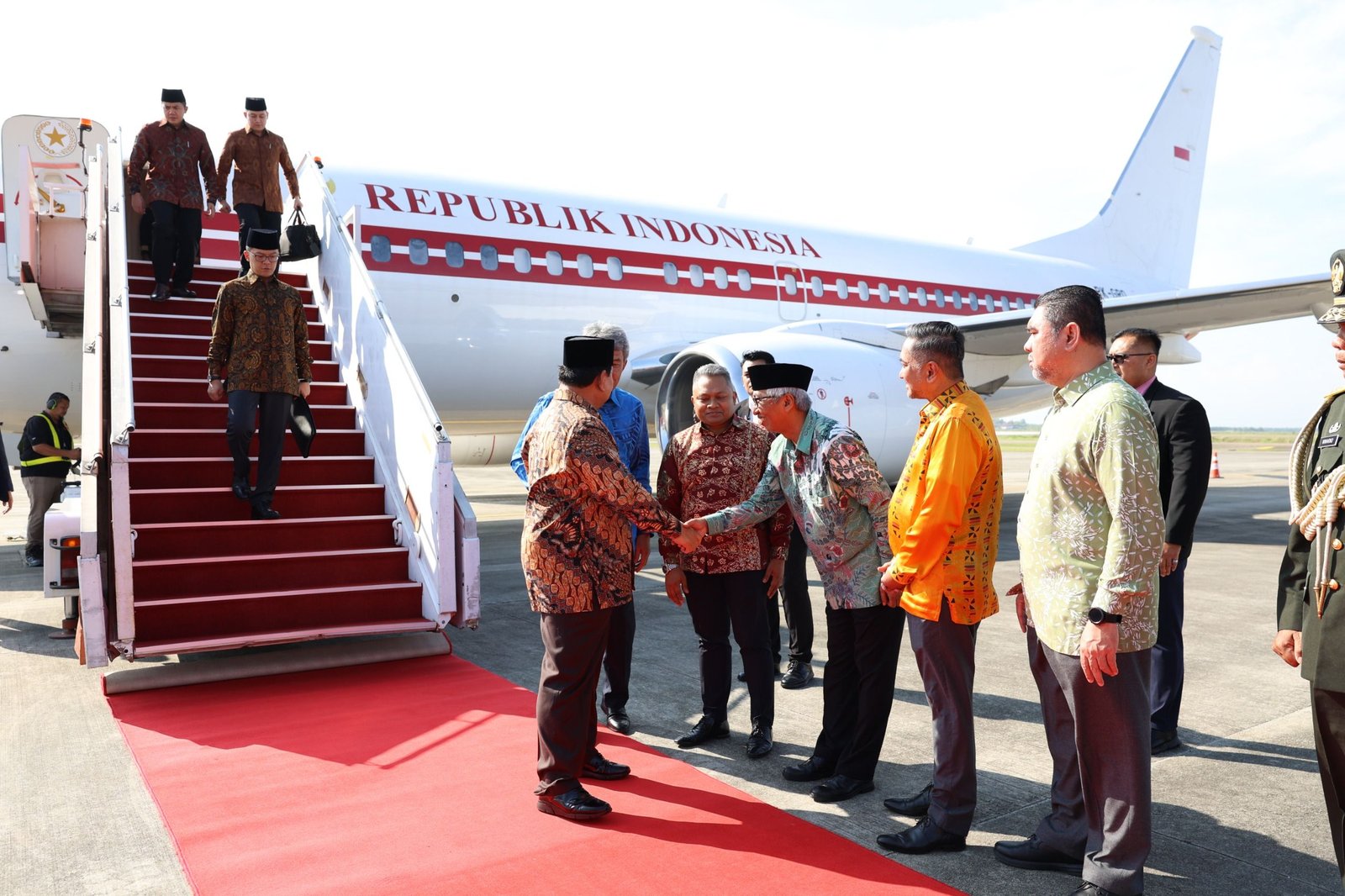 Presiden RI Prabowo Subianto tiba di Bunga Raya Complex, Bandara Internasional Kuala Lumpur, Malaysia