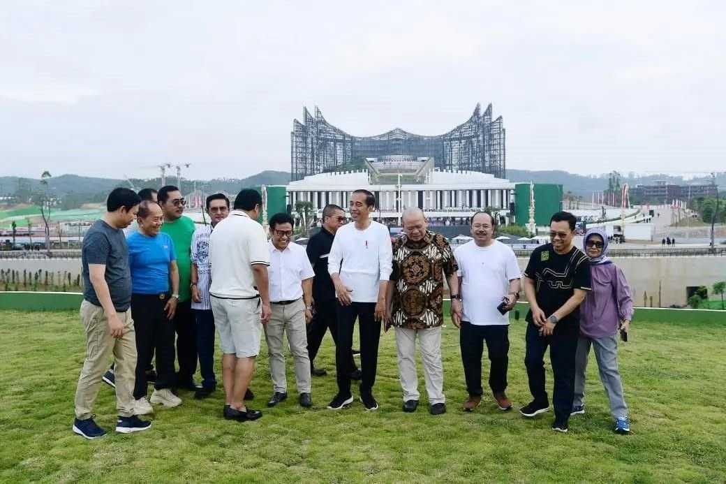 Jokowi saat masih menjabat sebagai Presiden RI bersama para tokoh politik Indonesia mengunjungi IKN pada pertengahan tahun 2024 lalu.