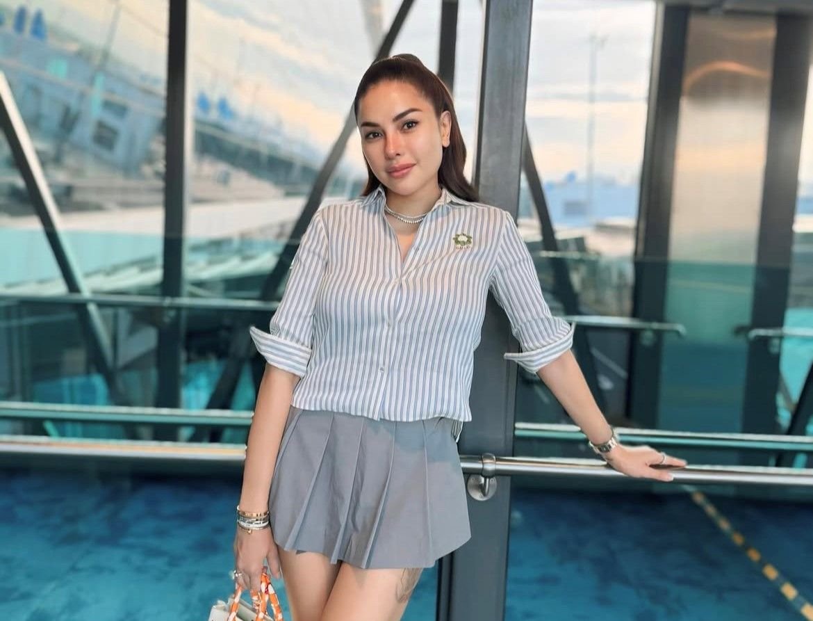 Nikita Mirzani resmi jadi tersangka kasus pencemaran nama baik dan pemerasan.
