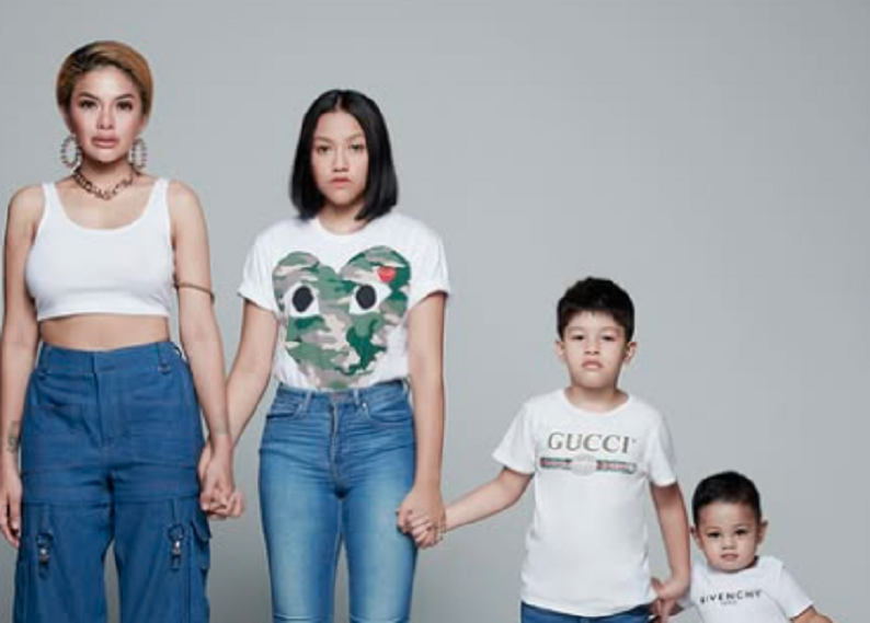 Nikita Mirzani saat photoshoot bersama anak-anaknya tahun 2020 silam.