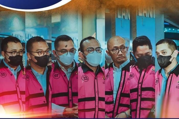 Muhammad Kerry Andrianto Riza (paling kanan) satu dari 7 tersangka kasus korupsi yang rugikan negara Rp193,7 triliun di Pertamina.