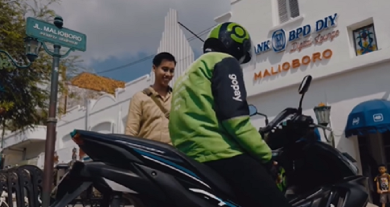 Besaran THR yang didapatkan driver ojol Gojek dan Grab dari perusahaan masing-masing.