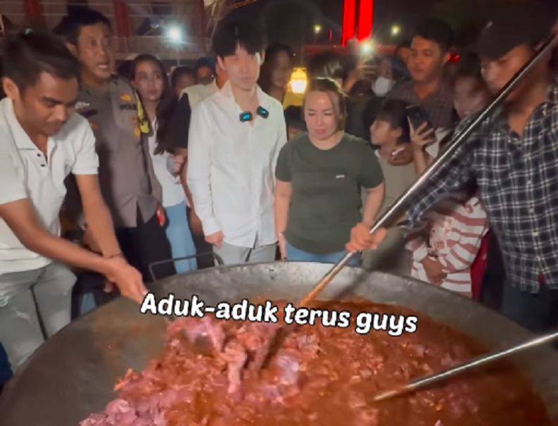 Konten Masak Daging Rendang Willie Salim yang Viral di Media Sosial