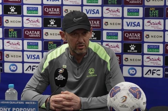 Pelatih Timnas Australia, Tony Popovic saat konferensi pers jelang laga Australia vs Indonesia di Kualifikasi Piala Dunia 2026.
