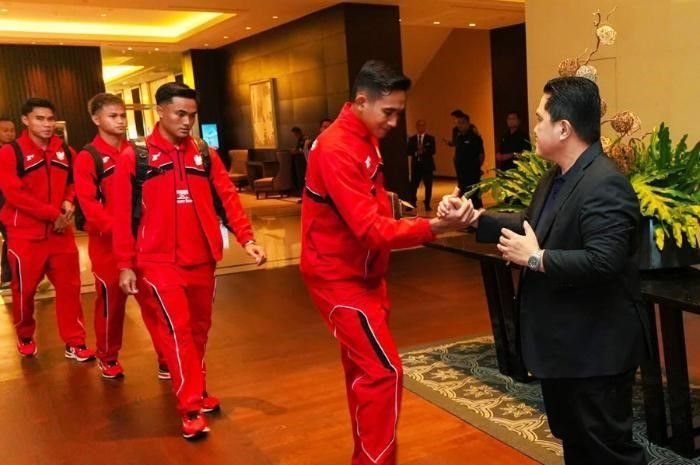 Potret para pemain Timnas Indonesia bersama Ketum PSSI, Erick Thohir (paling kanan).