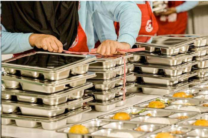 Pemerintah menginstruksikan penggunaan tray atau tempat makan untuk MBG adalah produk lokal.