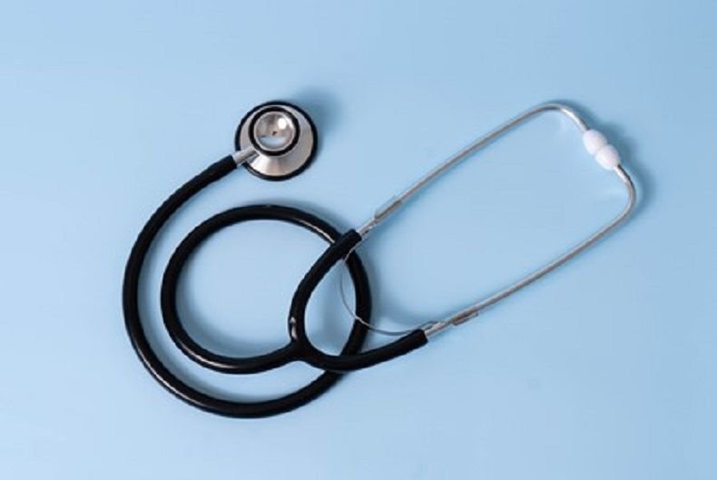 Foto ilustrasi stetoskop - Ketum IDI sebut dokter bekerja di bawah sumpah etika dokter.