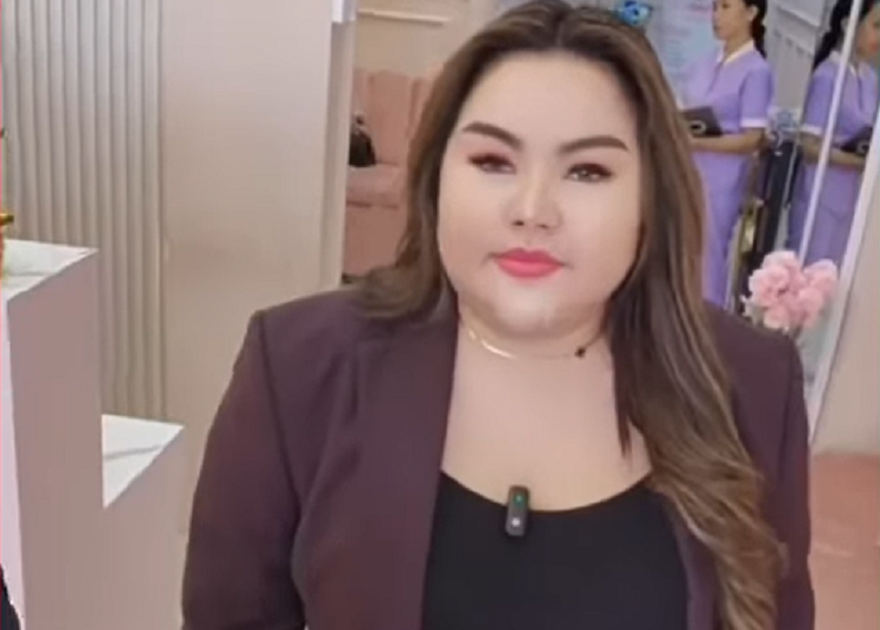 Lisa Mariana Muncul ke Publik dan Lakukan Konferensi Pers.
