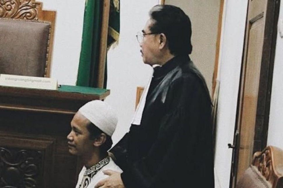 Potret momen mendiang pengacara Hotma Sitompul saat menjadi pembela kasus warga kecil di Indonesia