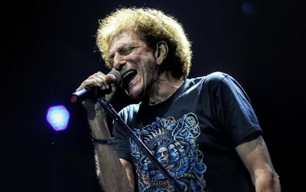 Ahmad Albar, penyanyi grup band rock God Bless.
