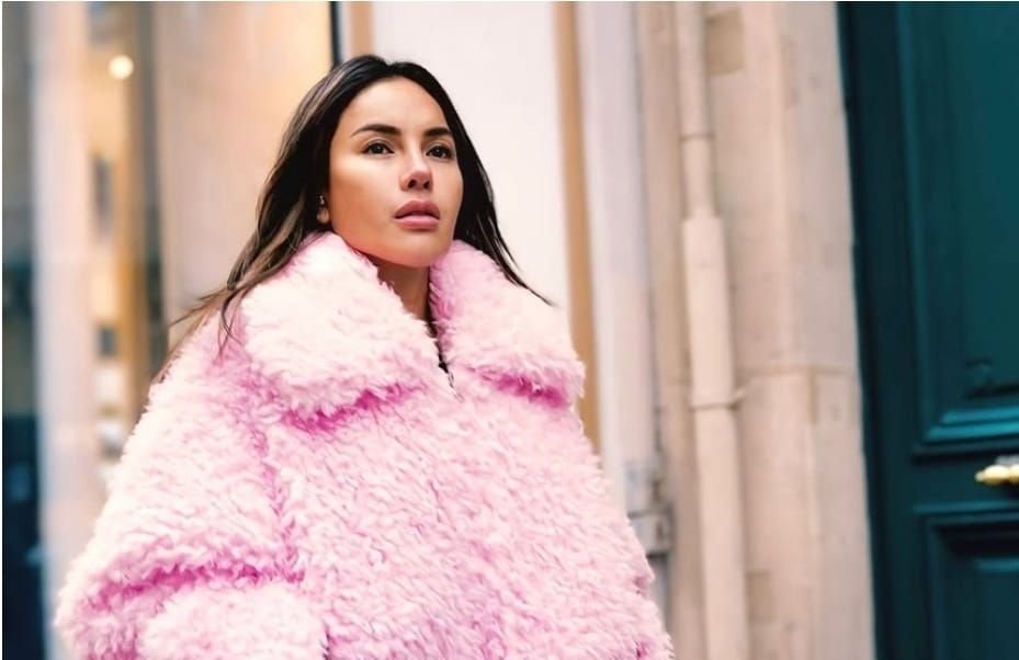 Potret artis Nikita Mirzani yang sedang menghadapi kasus dengan dokter kecantikan sekaligus pengusaha skincare, Reza Gladys.