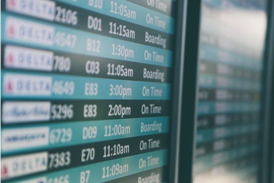 Foto ilustrasi time table di bandara - klarifikasi petugas haji mengenai pendampingan pendampingan pada kloter jemaah haji yang terlambat.