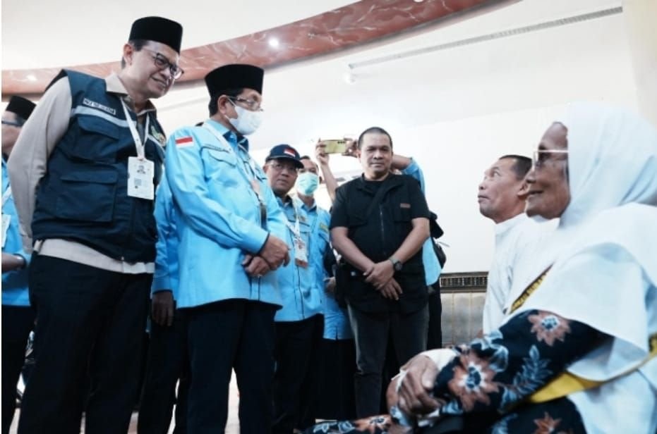 Potret Menteri Agama Nasaruddin Umar saat mengunjungi Klinik Kesehatan Haji Indonesia (KKHI) Daerah Kerja (Daker) Makkah pada 3 Juni 2025.