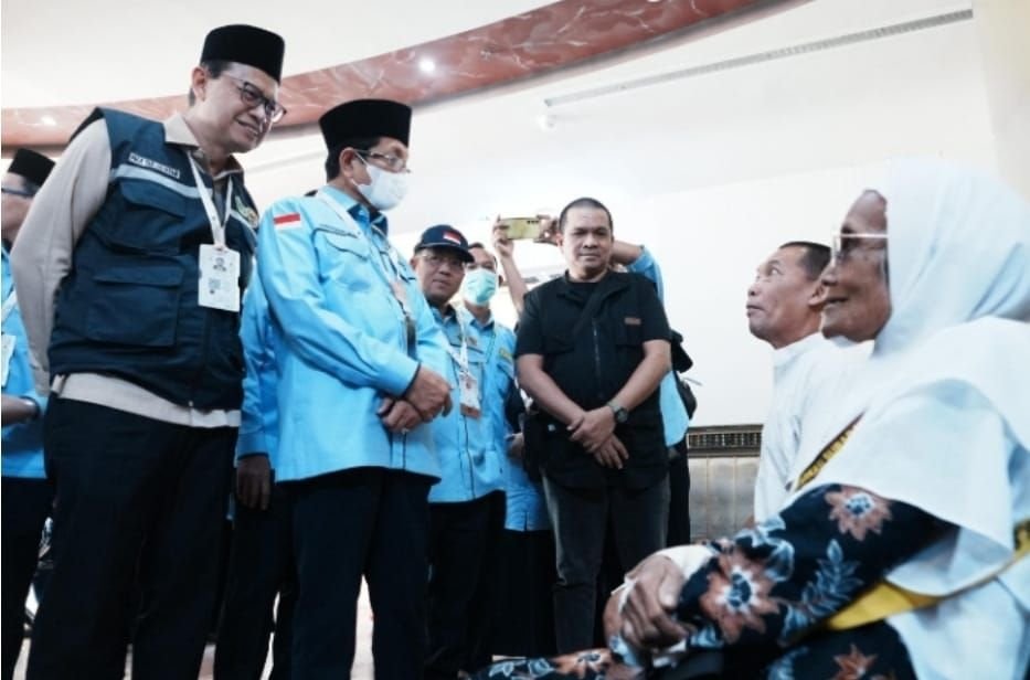 Potret Menteri Agama Nasaruddin Umar saat mengunjungi Klinik Kesehatan Haji Indonesia (KKHI) Daerah Kerja (Daker) Makkah pada 3 Juni 2025.
