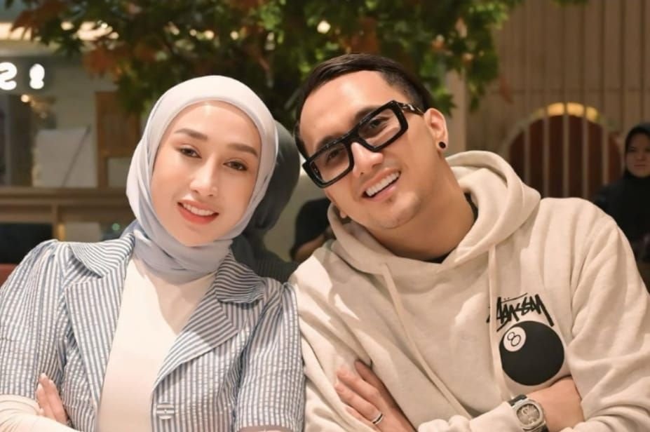 Dokter Reza Gladys bersama suami, Attaubah Mufid.