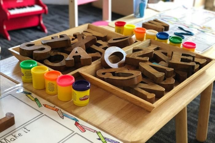 Ilustrasi tempat atau fasilitas sekolah bagi anak usia dini.