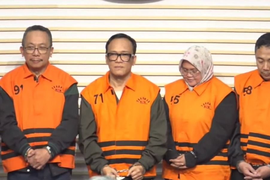 Immanuel Ebenezer (tengah) resmi dipecat Presiden Prabowo Subianto dari jabatannya sebagai Wakil Menteri Tenaga Kerja.