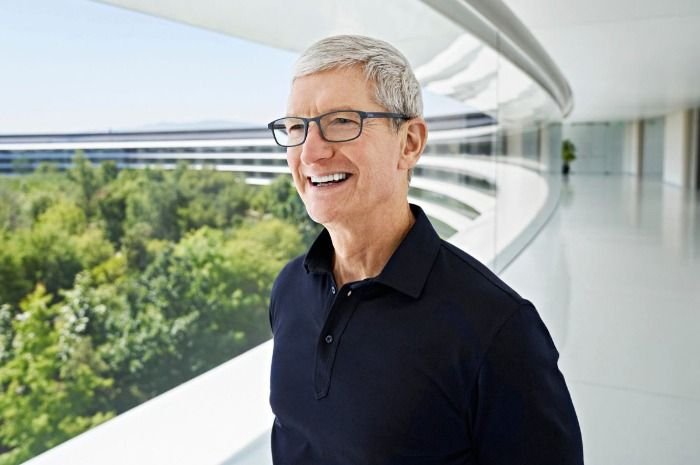 CEO perusahaan teknologi ternama Apple, Tim Cook mengungkap terkait masa depan karier para lulusan baru dalam industri teknologi.