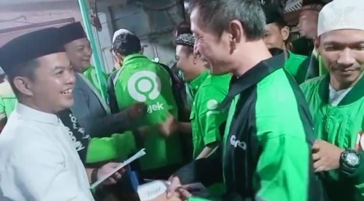 Wakil Menteri Pertanian H. Sudaryono beserta jajarannya menunaikan komitmennya: berbagi santunan harian untuk 100 anak yatim dan dhuafa.