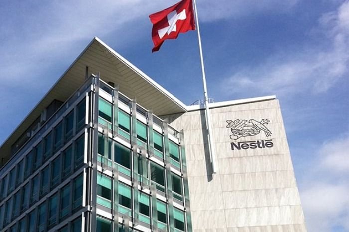 Perusahaan Nestle yang kini mencopot CEO Laurent Freixe imbas skandal asmara dengan karyawan.