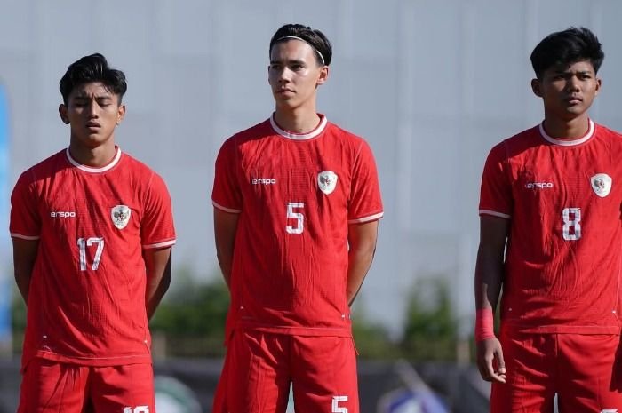 Pemain Timnas Indonesia U-23, Dion Markx (tengah) yang mendapatkan tantangan khusus dari pelatih Gerald Vanenburg di Kualifikasi Piala Asia 2026.
