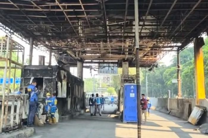 Potret kerusakan fasilitas umum (fasum) usai aksi demonstrasi.