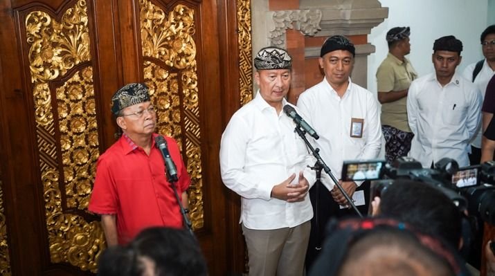 Menperin Agus Gumiwang (tengah) menyebut pemerintah menyiapkan dana Rp20 triliun untuk program KIPK.