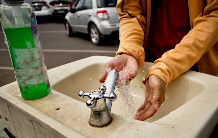 Foto Ilustrasi - Sabun cuci tangan dan hand sanitizer sama-sama efektif membersihkan tangan dari kotoran.