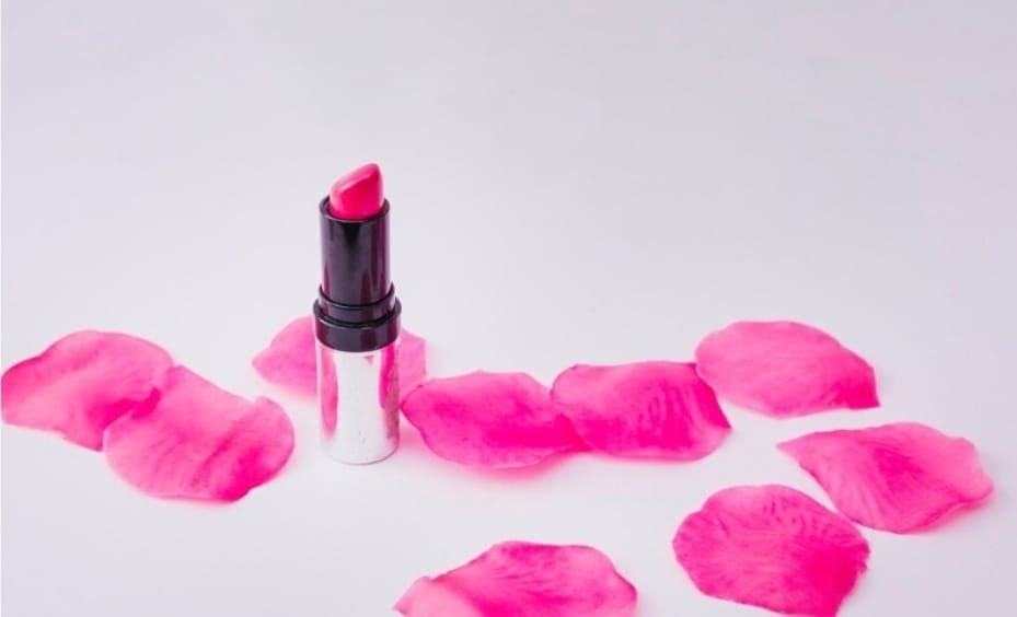 Foto ilustrasi lipstik pink untuk pemilik kulit sawo matang.