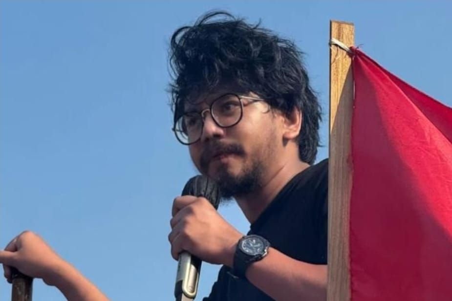 Influencer Ferry Irwandi yang dilaporkan TNI ke Polda Metro terkait dugaan tindak pidana selama demo Agustus 2025.