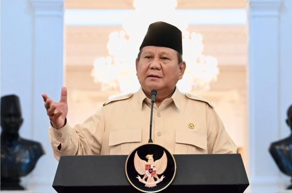 Presiden Prabowo memberikan surat kepada 5 menteri yang terkena reshuffle.