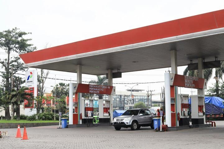 Pertamina buka suara soal kandungan etanol dalam BBM setelah sejumlah perusahaan swasta batal membeli 40 ribu barel BBM.